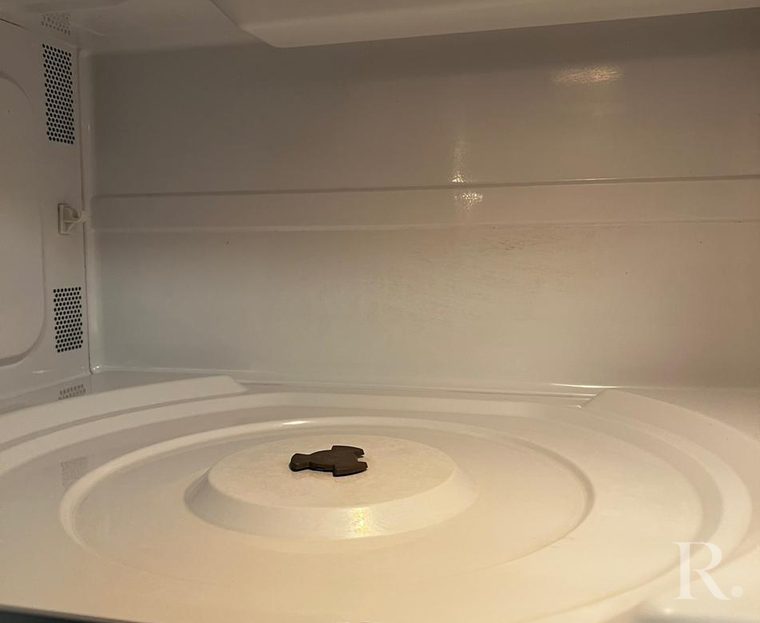 Inside the microwave: after cleaning